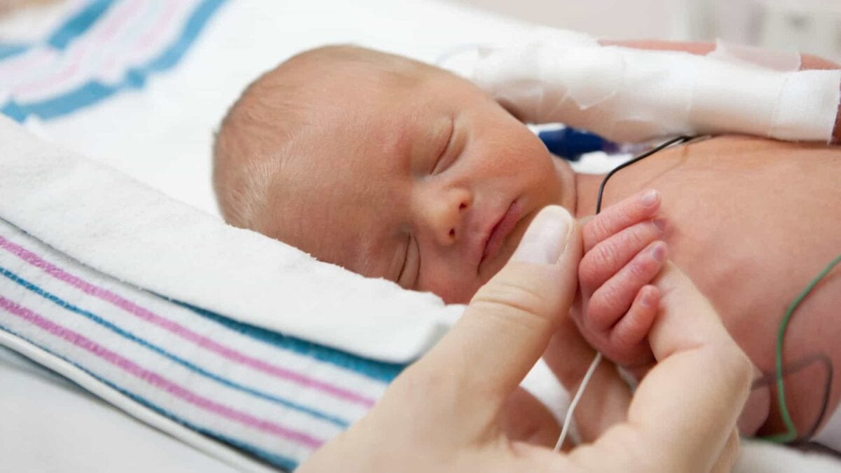 como estimular bebê prematuro na uti neonatal